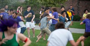 waterballoon fight 