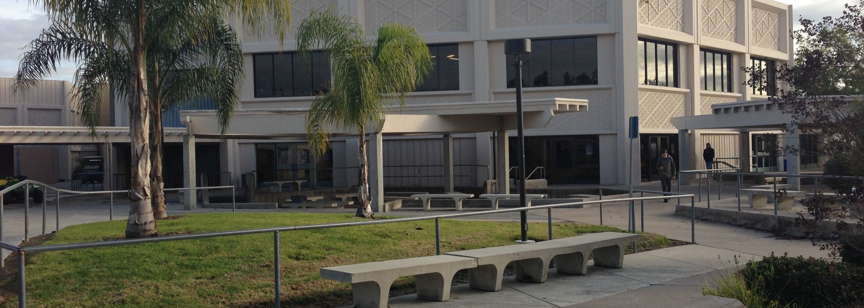irvine-high-campus_1_0.jpg